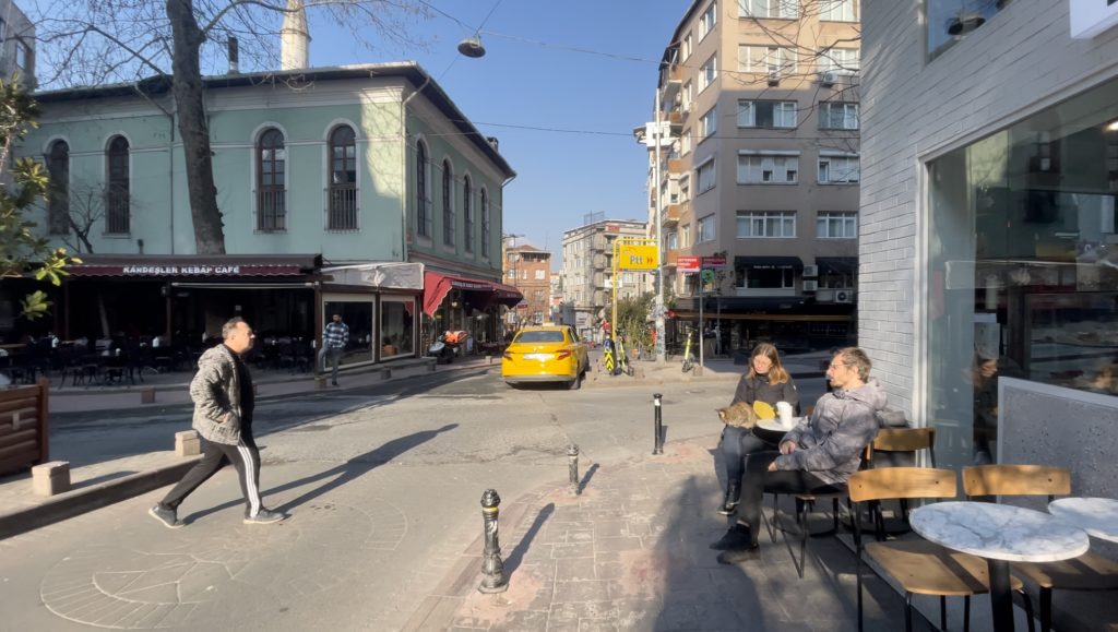 a couple sitting at a coffee shop in Cihangir
